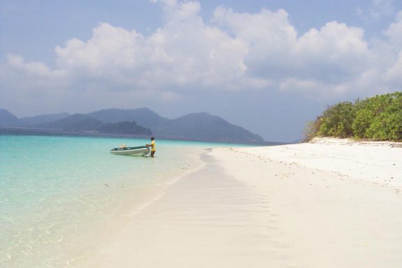 Day 4 : Kyun Philar explorations - Cave Archipelagos (McCarthy Island) - Check-in Myanmar Andaman Resort